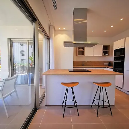 Brand New Surrounded By Tropical Gardens! Apartmán
