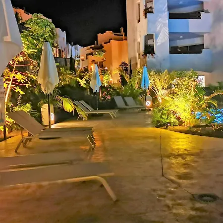 Brand New Surrounded By Tropical Gardens! Apartmán *