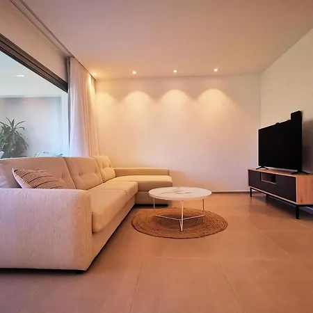 Brand New Surrounded By Tropical Gardens! Apartmán
