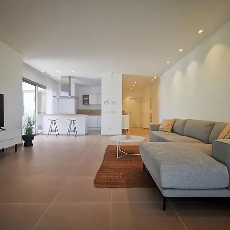 Brand New Surrounded By Tropical Gardens! شقة *